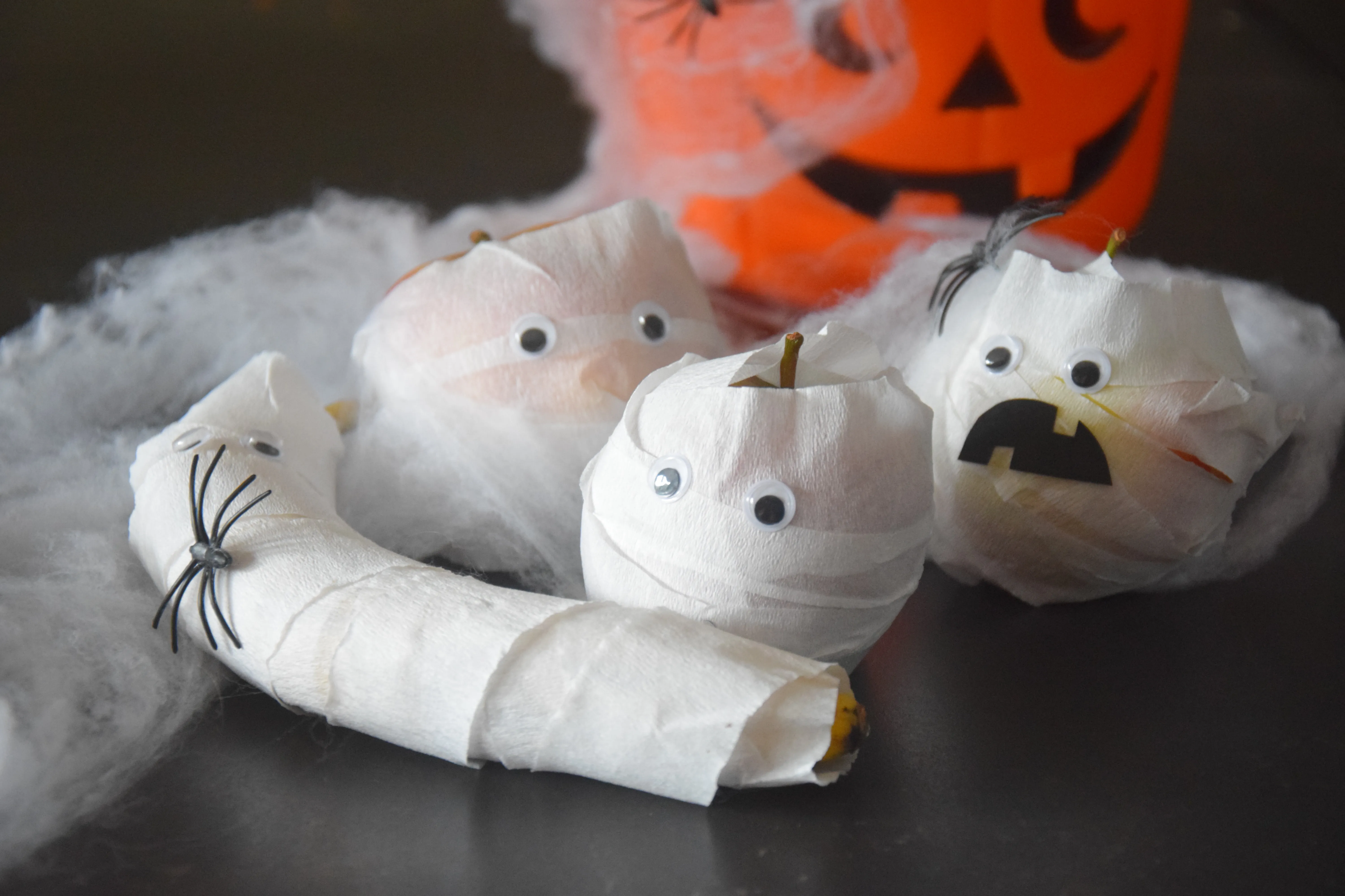 Halloween fruittraktatie mummies