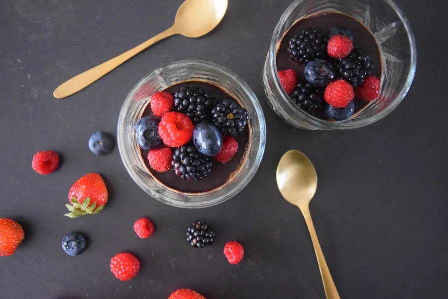 overnight oats met pure chocolade en zomerfruit