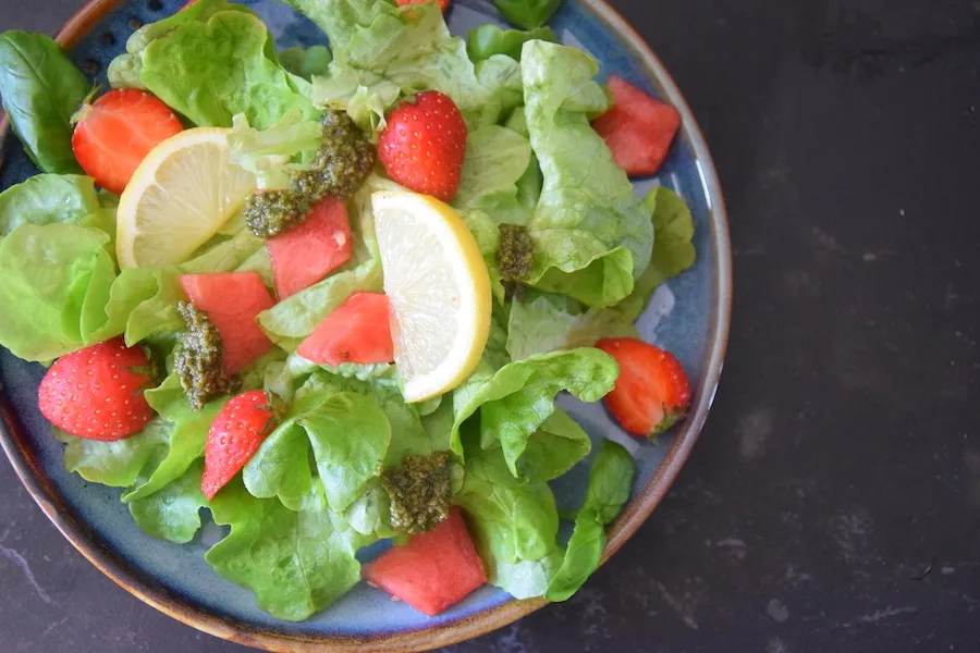 salade watermeloen aardbei pesto